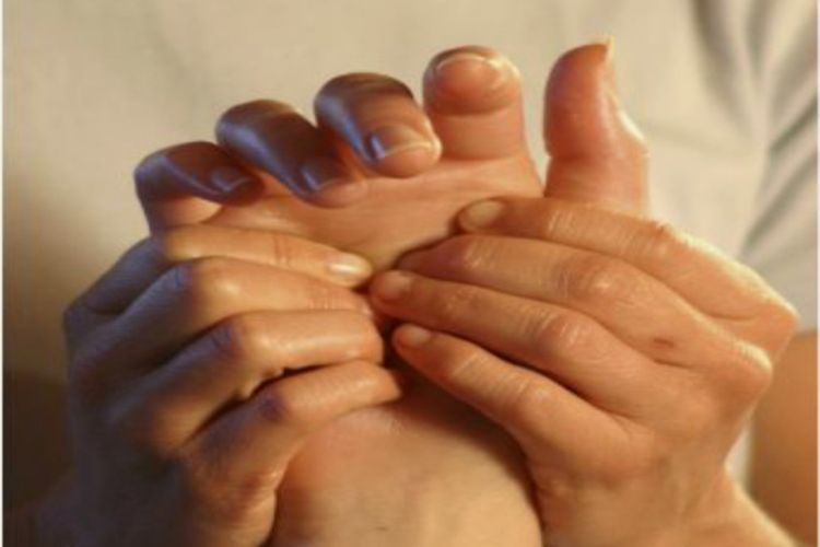 Manfaat Pijat Refleksi Untuk Melancarkan Peredaran Darah Sebuah Pendekatan Holistik Untuk Kesehatan Optimal