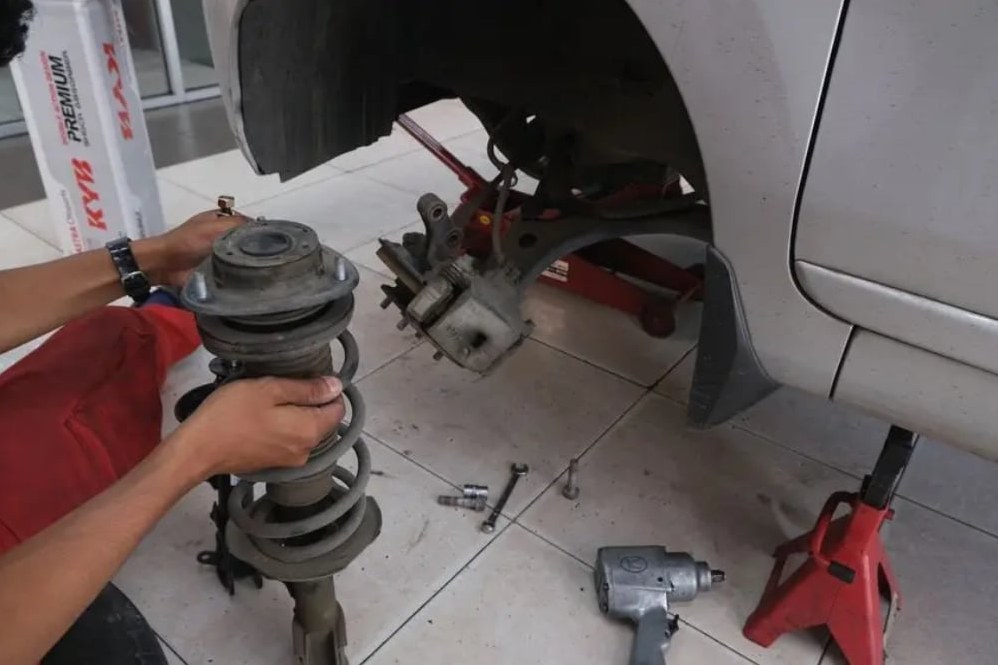 Cara Membedakan Ban Miring Dan Shockbreaker Rusak Panduan Lengkap Kaki Kaki Mobil