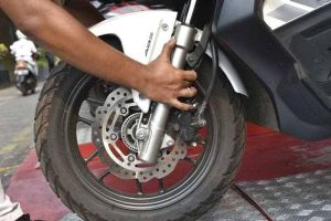 Mengapa Kemudi Motor Terasa Kaku Ini Penyebab Dan Solusinya