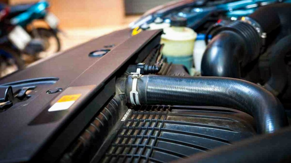 Mengapa Selang Radiator Mobil Bengkak Penyebab Risiko Dan Cara Mengatasinya