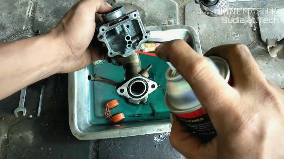 Panduan Lengkap Cara Membersihkan Idle Up Motor Karburator Agar Mesin Kembali Stabil