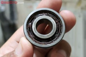 Panduan Lengkap Cara Mengetahui Bearing Roda Belakang Motor Rusak Dan Langkah Mengatasinya
