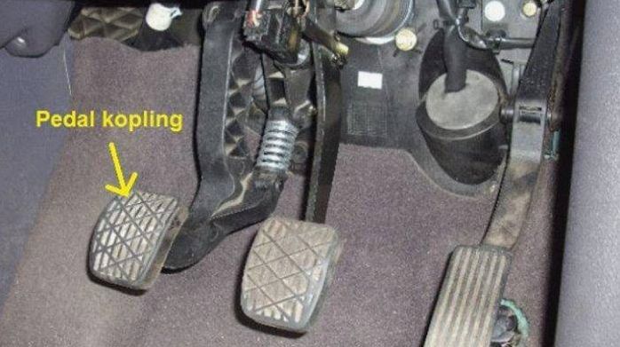 Penyebab Pedal Kopling Mobil Terasa Dalam Dan Cara Mengatasinya